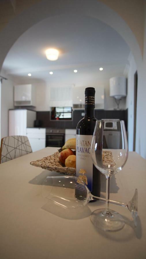 Apartmani Laura Trogir Bagian luar foto