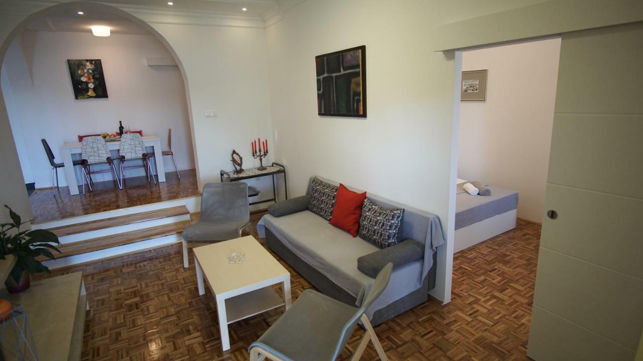 Apartmani Laura Trogir Bagian luar foto