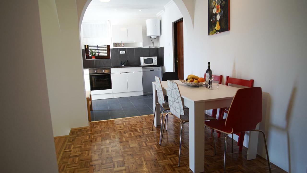 Apartmani Laura Trogir Bagian luar foto