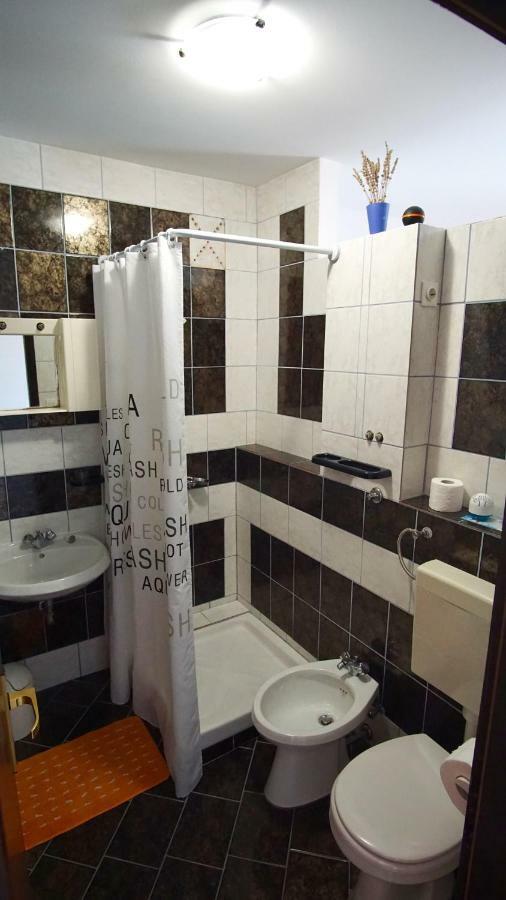 Apartmani Laura Trogir Bagian luar foto
