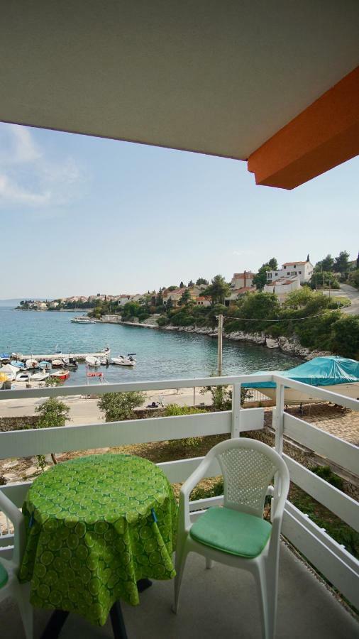 Apartmani Laura Trogir Bagian luar foto
