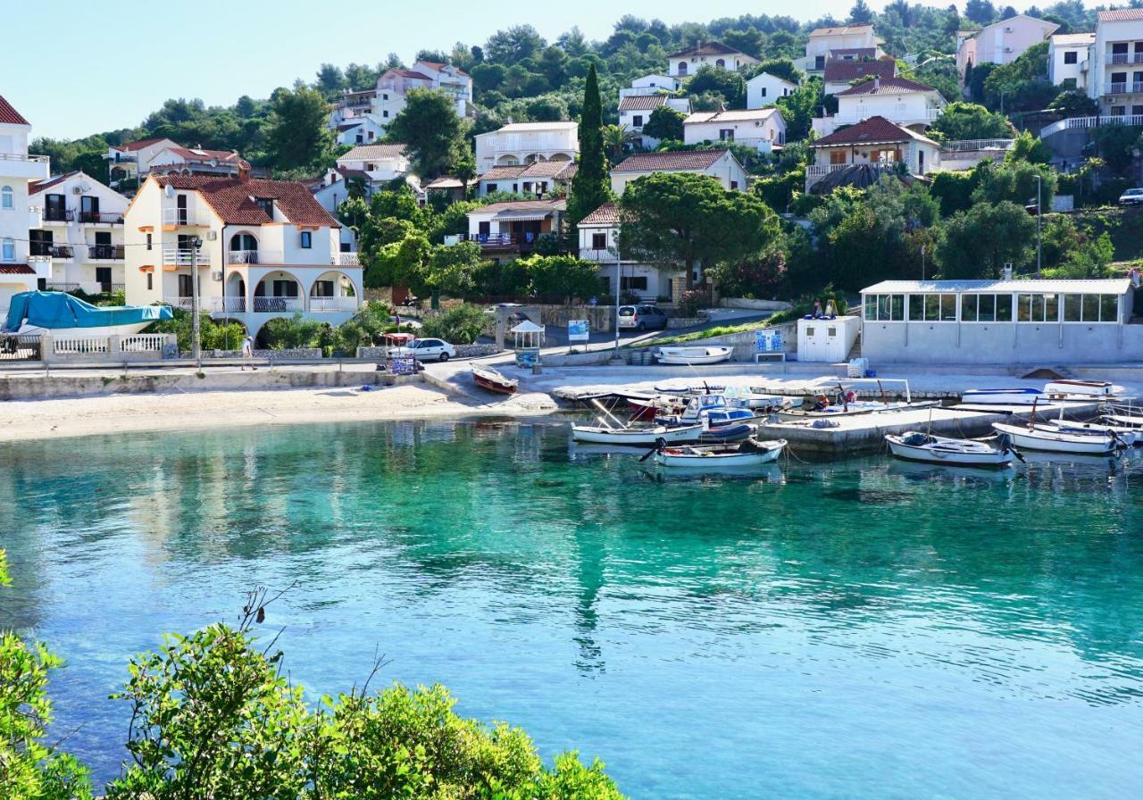 Apartmani Laura Trogir Bagian luar foto