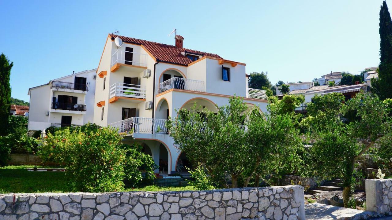Apartmani Laura Trogir Bagian luar foto