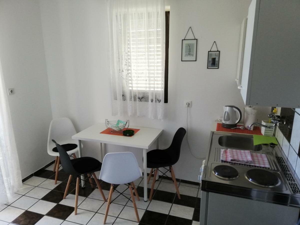 Apartmani Laura Trogir Bagian luar foto