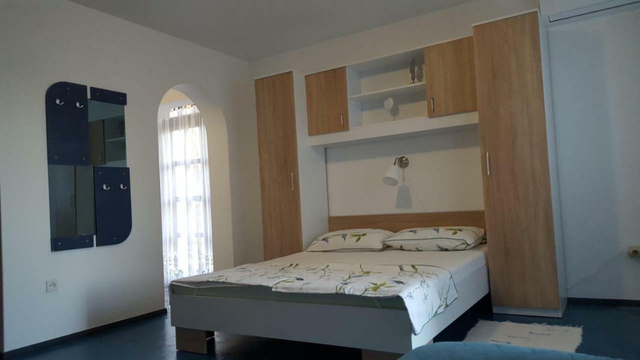 Apartmani Laura Trogir Bagian luar foto