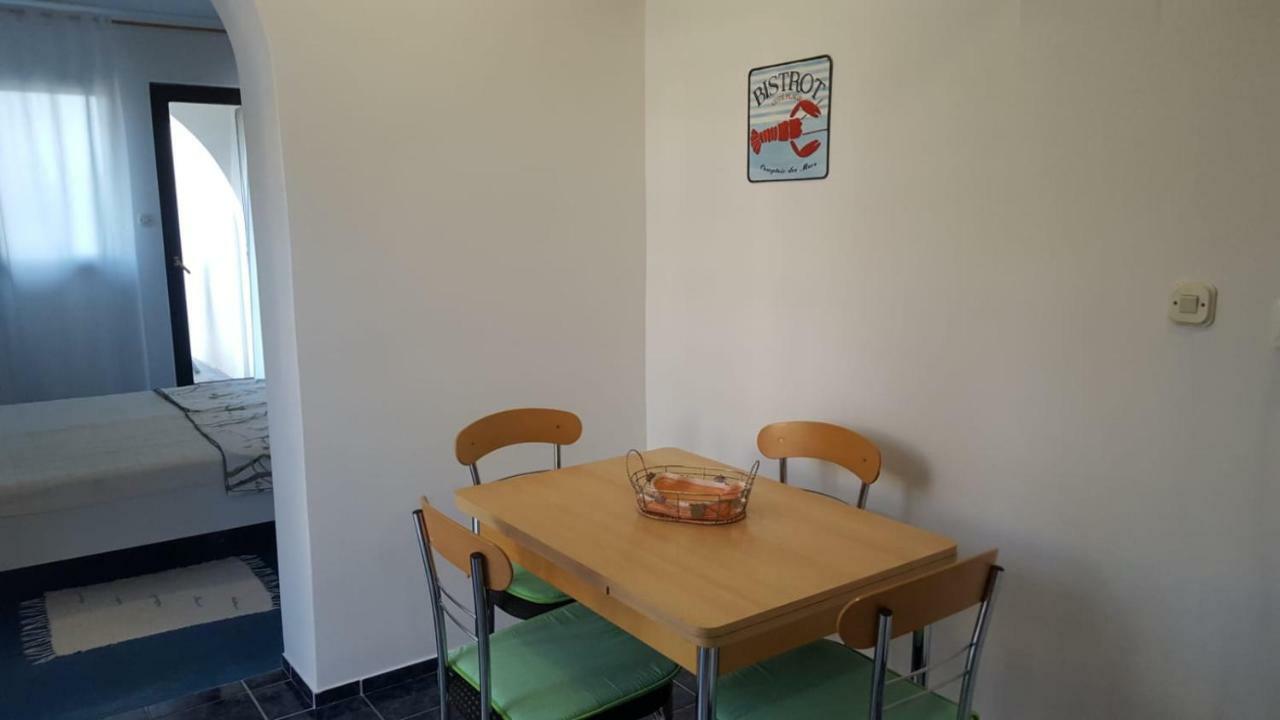 Apartmani Laura Trogir Bagian luar foto