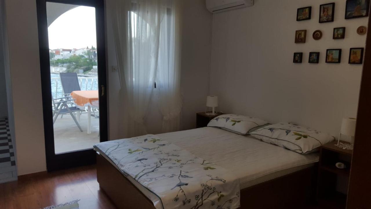 Apartmani Laura Trogir Bagian luar foto