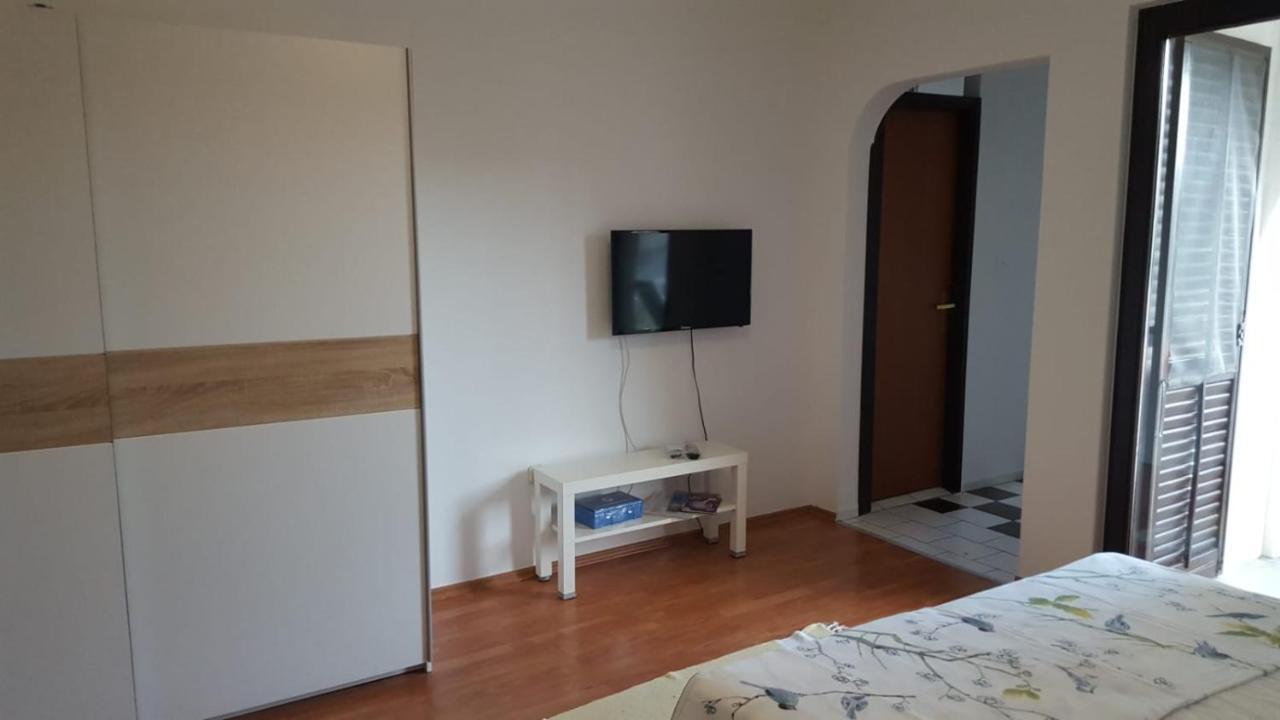Apartmani Laura Trogir Bagian luar foto